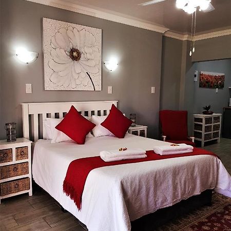 Graceland Guesthouse Potchefstroom Ngoại thất bức ảnh