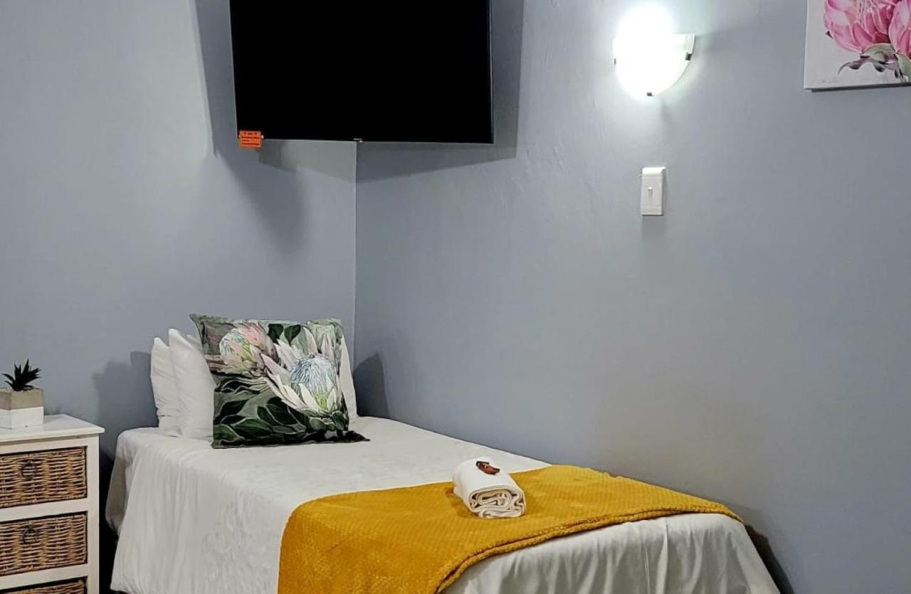 Graceland Guesthouse Potchefstroom Ngoại thất bức ảnh