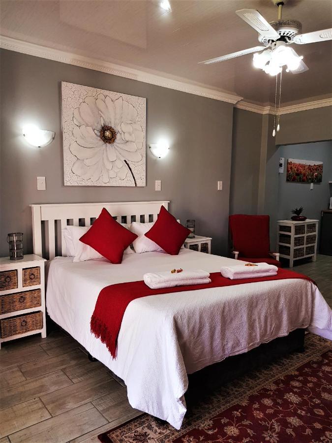 Graceland Guesthouse Potchefstroom Ngoại thất bức ảnh